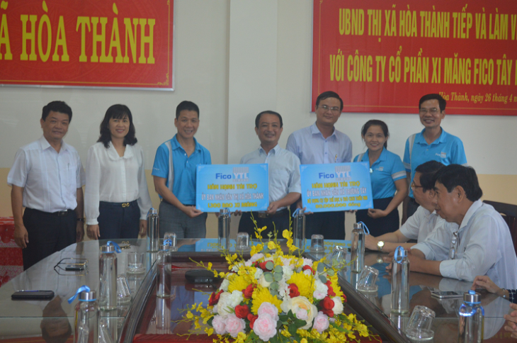 Xi măng Fico Tây Ninh tài trợ 1.300 bao xi măng cho Thị xã Hòa Thành
