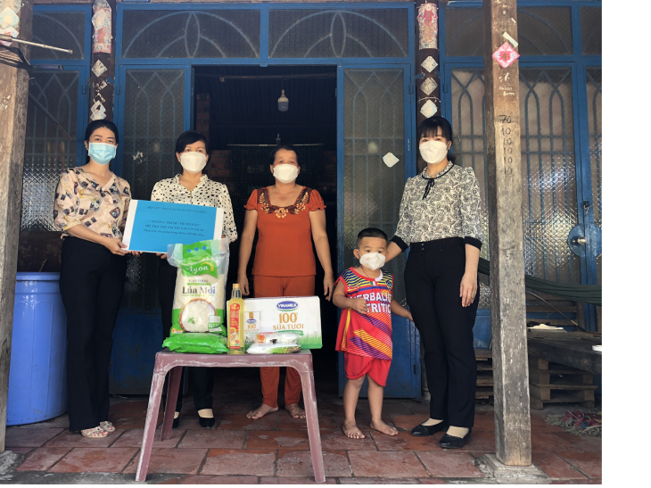 Hội Phụ nữ huyện Tân Biên phối hợp Hội LHPN thị xã Hòa Thành: Nhận đỡ đầu 1 trẻ em mồ côi trên địa bàn thị xã Hoà Thành
