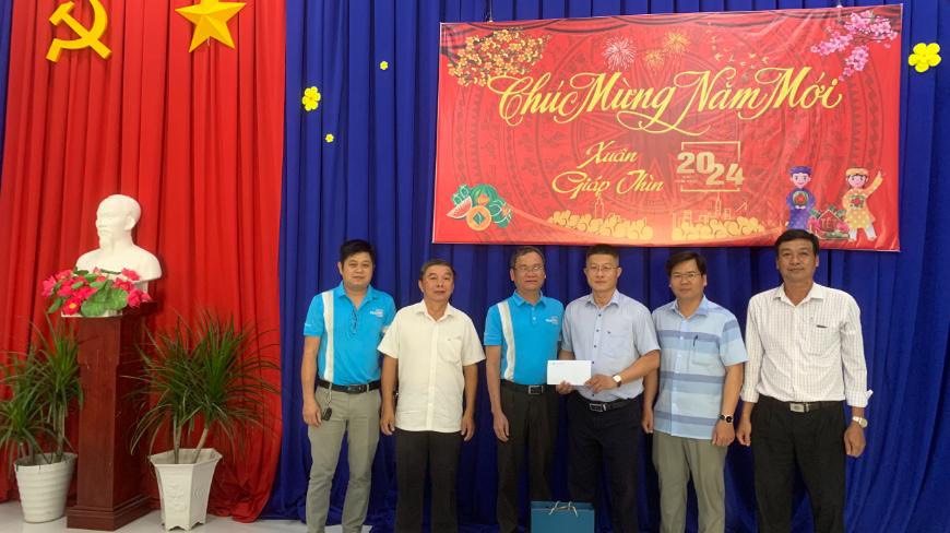 Quang cảnh lãnh đạo địa phương tiếp Đoàn chúc tết Công ty xi măng FICO Tây Ninh