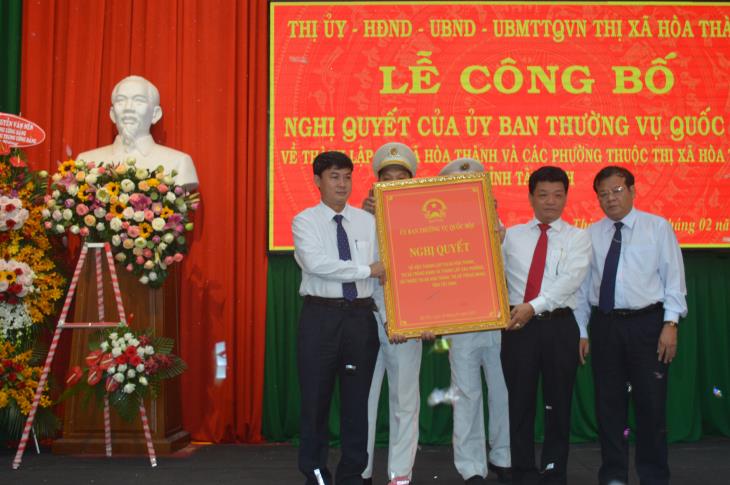 Tây Ninh: Công bố Nghị quyết của Ủy ban Thường vụ Quốc hội thành lập thị xã Hòa Thành
