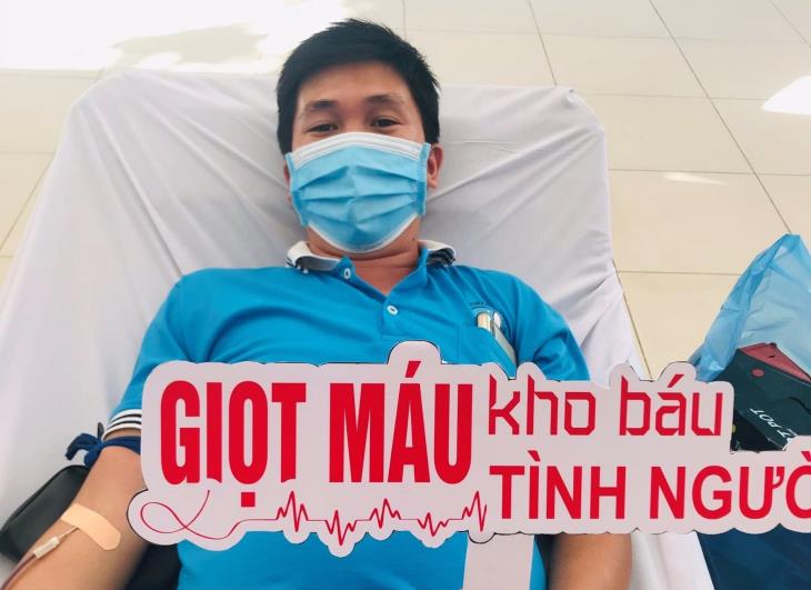 Thanh niên phường Long Hoa tham gia hiến máu tình nguyện