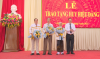 Hòa Thành: Trao Huy hiệu Đảng cho 17 đảng viên