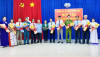 Đảng ủy xã Long Thành Nam trao tặng hoa cho các thí sinh tham dự Hội thi