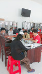 Phòng 1 cửa xã Long Thành Nam hướng dẫn người dân làm thủ tục cải cách hành chính