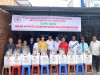 Ông Trương Thanh Vũ – CT. Hội chữ thập đỏ thị xã Hòa Thành trao các phần quà cho hội viên