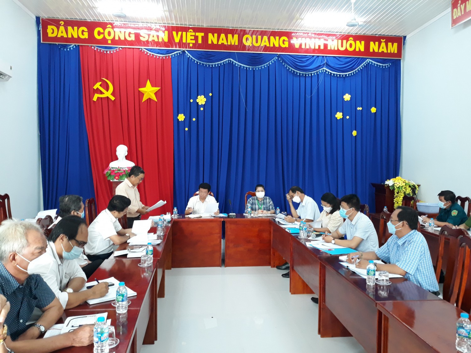 Đoàn làm việc tại Đảng uỷ xã Long Thành Nam