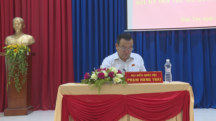 Đại biểu Quốc hội tiếp xúc cử tri thị xã Hòa Thành