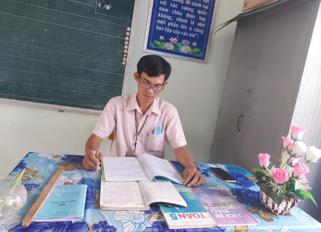 Thầy Nguyễn Văn Hồng Phúc - Giáo viên trường TH Đoàn Thị Điểm