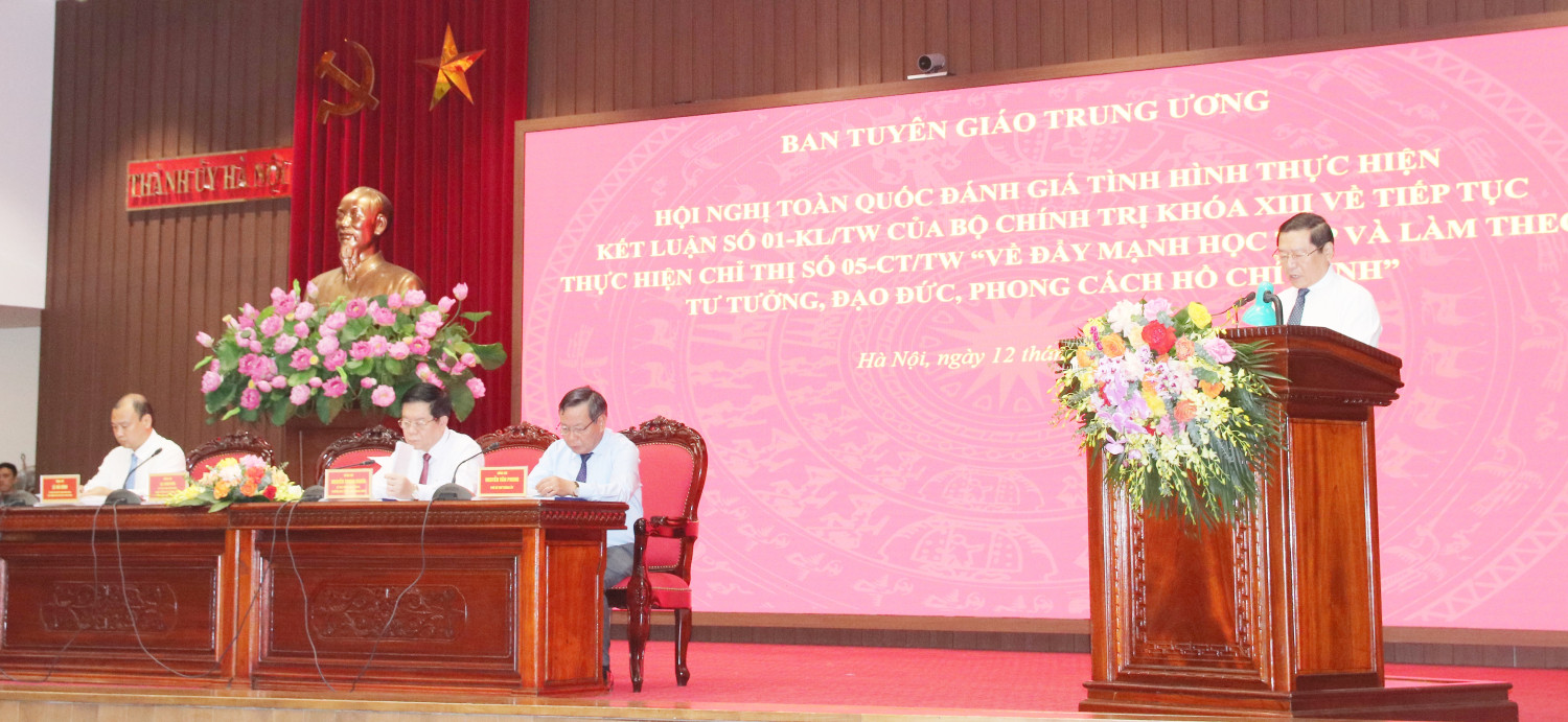Đồng chí Nguyễn Trọng Nghĩa, Bí thư Trung ương Đảng, Trưởng ban Tuyên giáo Trung ương dự và phát biểu chỉ đạo tại Hội nghị.
