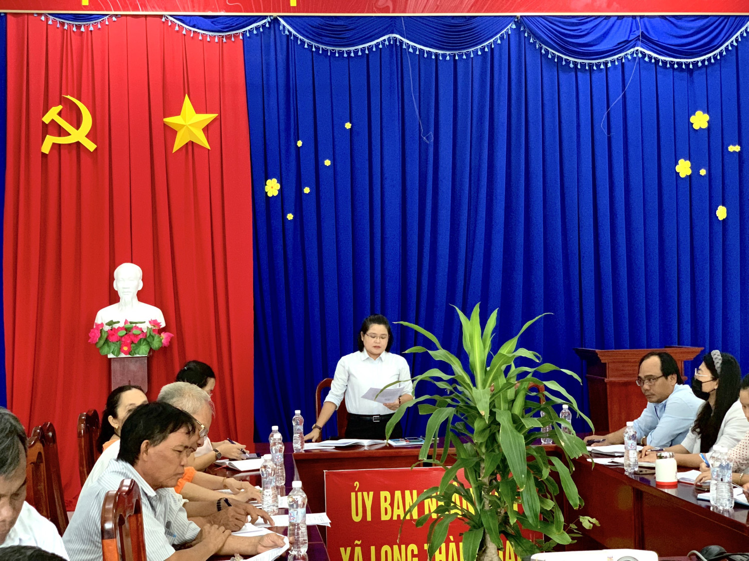 Đồng chí Lương Thị Ngọc Thanh chủ trình bắt đầu phiên giải trình