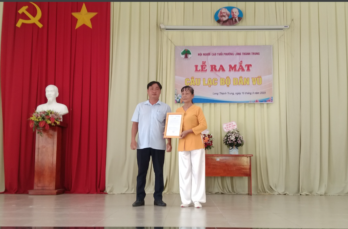 Hội người cao tuổi phường Long Thành Trung tổ chức  lễ ra mắt Câu lạc bộ dân vũ