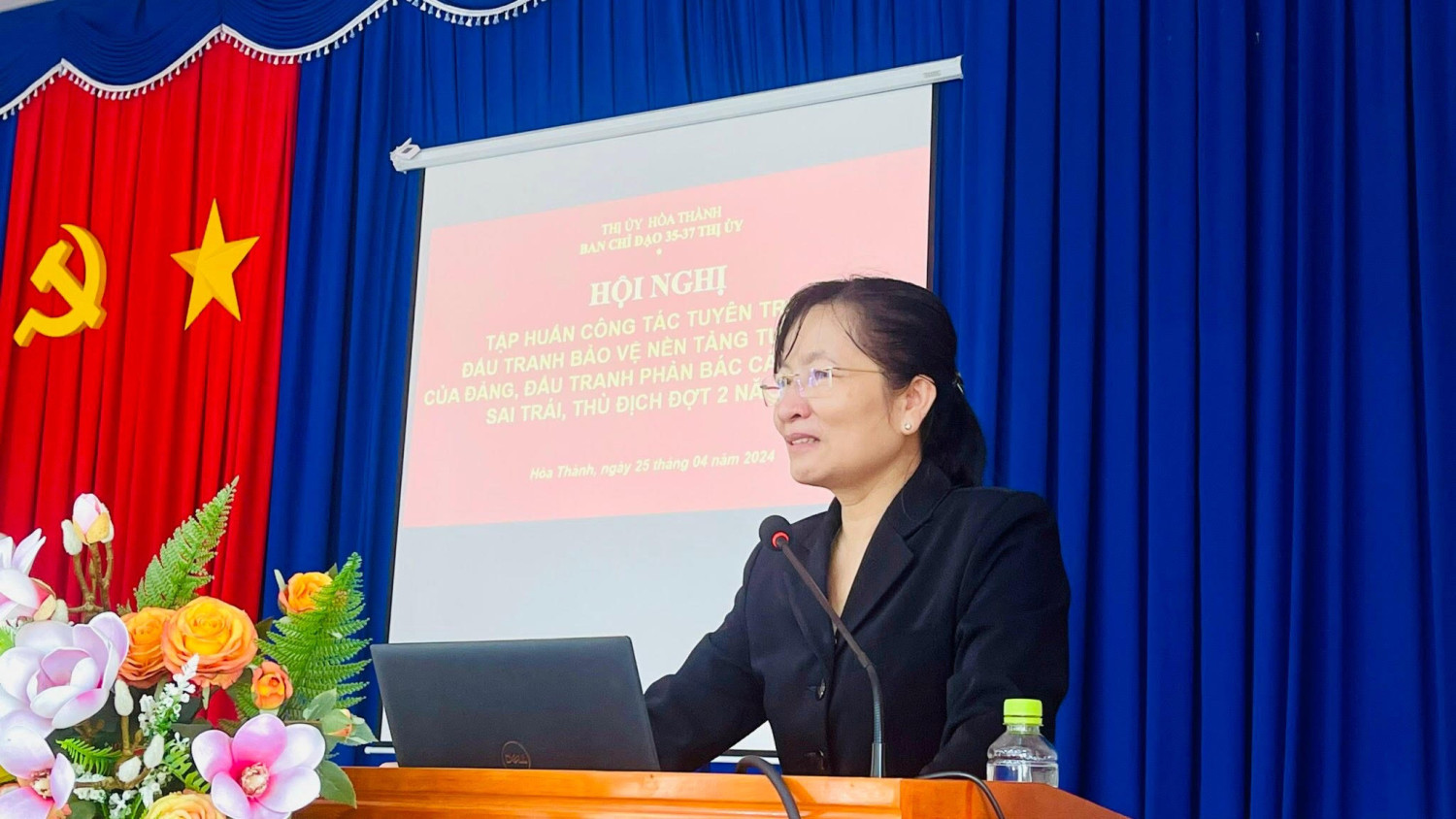 Đồng chí Nguyễn Thị Thu Cúc-Phó Trưởng Ban Tuyên giáo Tỉnh ủy đến dự và truyền đạt các chuyên đề