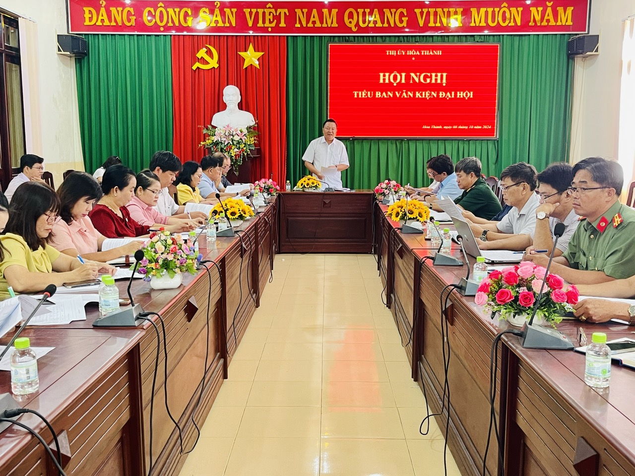 Tiểu ban Văn kiện Đại hội Đảng bộ thị xã Hoà Thành họp phiên thứ 2