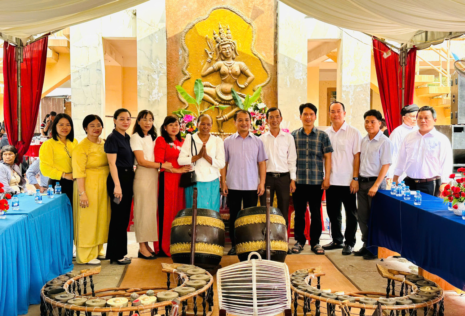 Lãnh đạo thị xã Hoà Thành thăm, chúc Tết Chol Chnam Thmay tại ấp Trường An, xã Trường Tây