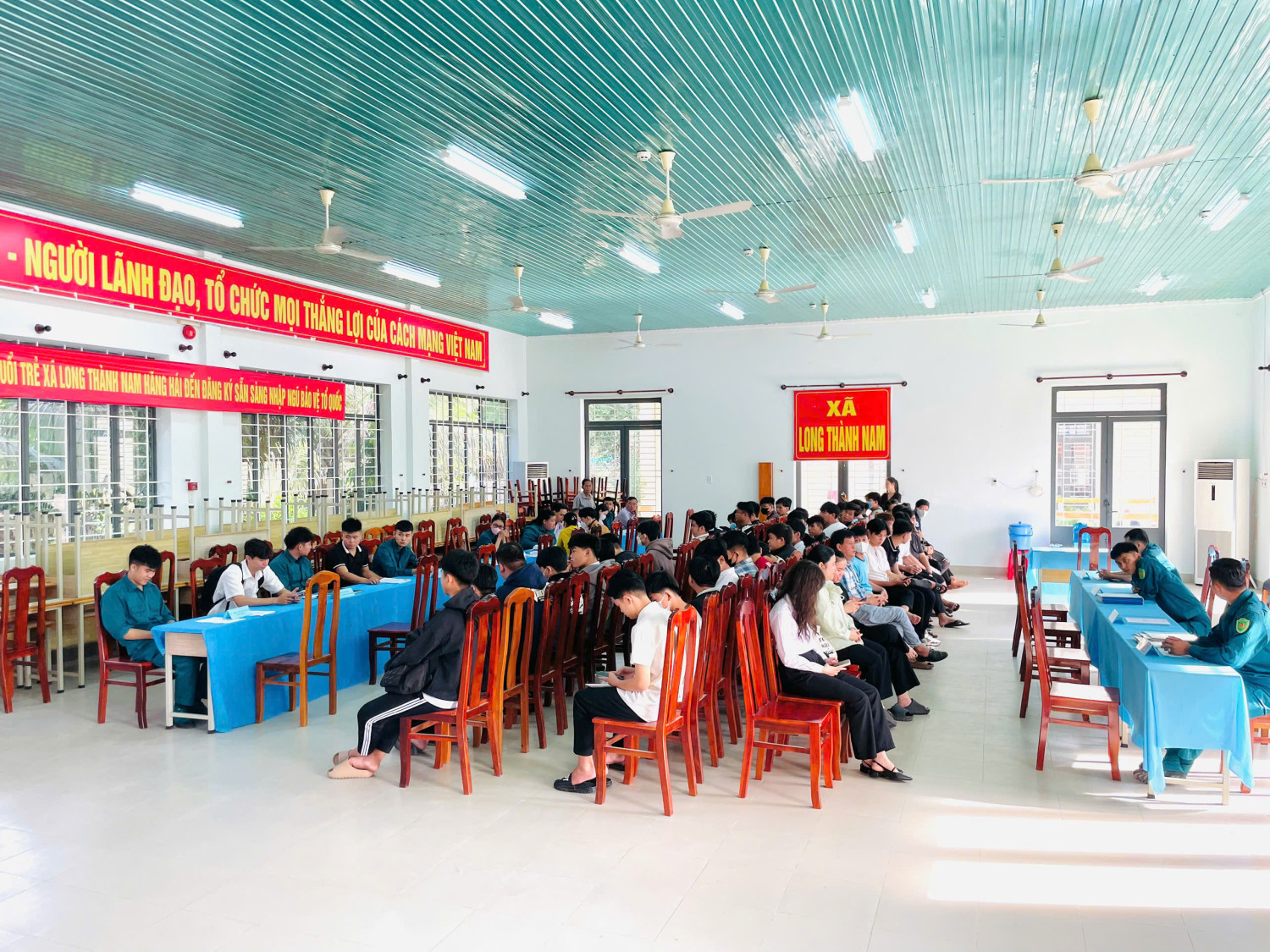 UBND xã Long Thành Nam tổ chức điểm đăng ký nghĩa vụ quân sự, quân nhân dự bị, dân quân tự vệ và phương tiện kỹ thuật nền kinh tế quốc dân năm 2025